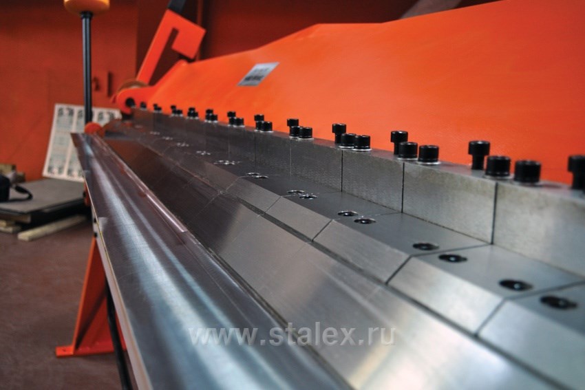 Фото 18 - Станок листогибочный ручной сегментный  STALEX W2.5x2040A.