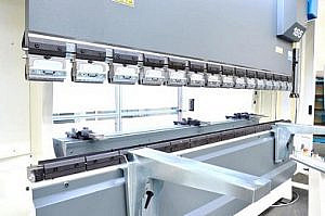 Фото 17 - MetalTec HBM 160/3200M (E22, инвертор заднего упора) листогибочный гидравлический пресс.